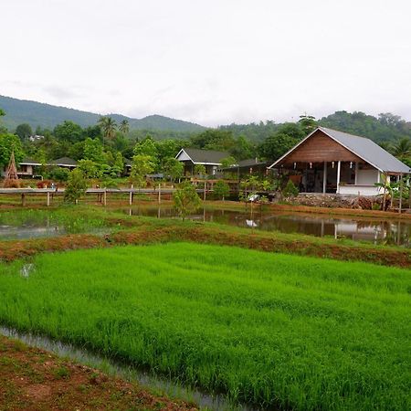 Nok Chan Mee Na Chom Thong Esterno foto